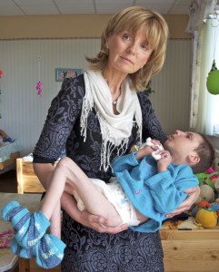 Ади Рош с ребёнком Чернобыля