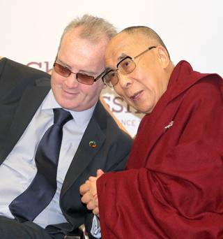 Ричард Мур и Далай-лама