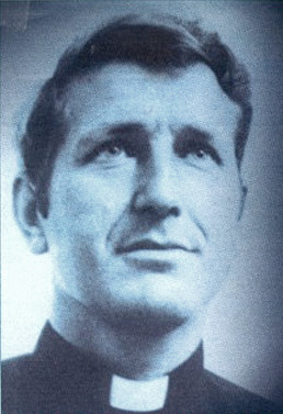 Убитый священник Carlos Mugica