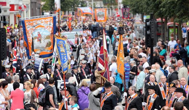 Парад оранжистов в Белфасте