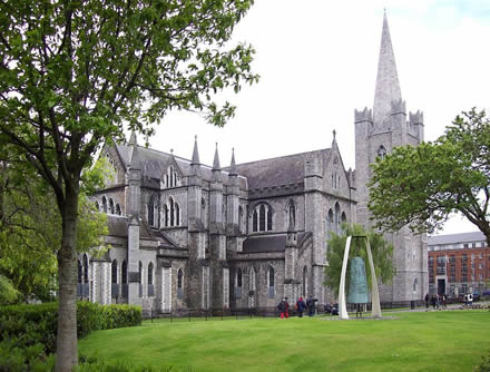 Собор Святого Патрика в Дублине, принадлежит англиканской Церкви Ирландии, настоятелем когда-то был Джонатан Свифт
