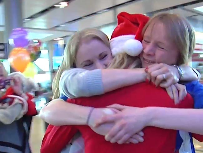 Домой на Рождество: слёзы радости в Дублинском аэропорту