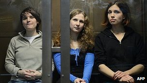 Екатерина Самуцевич, Мария Алёхина, Надежда Толоконникова. Фотография BBC