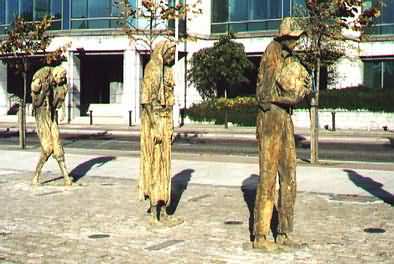 Дублин: скульптуры ирландским эмигрантам